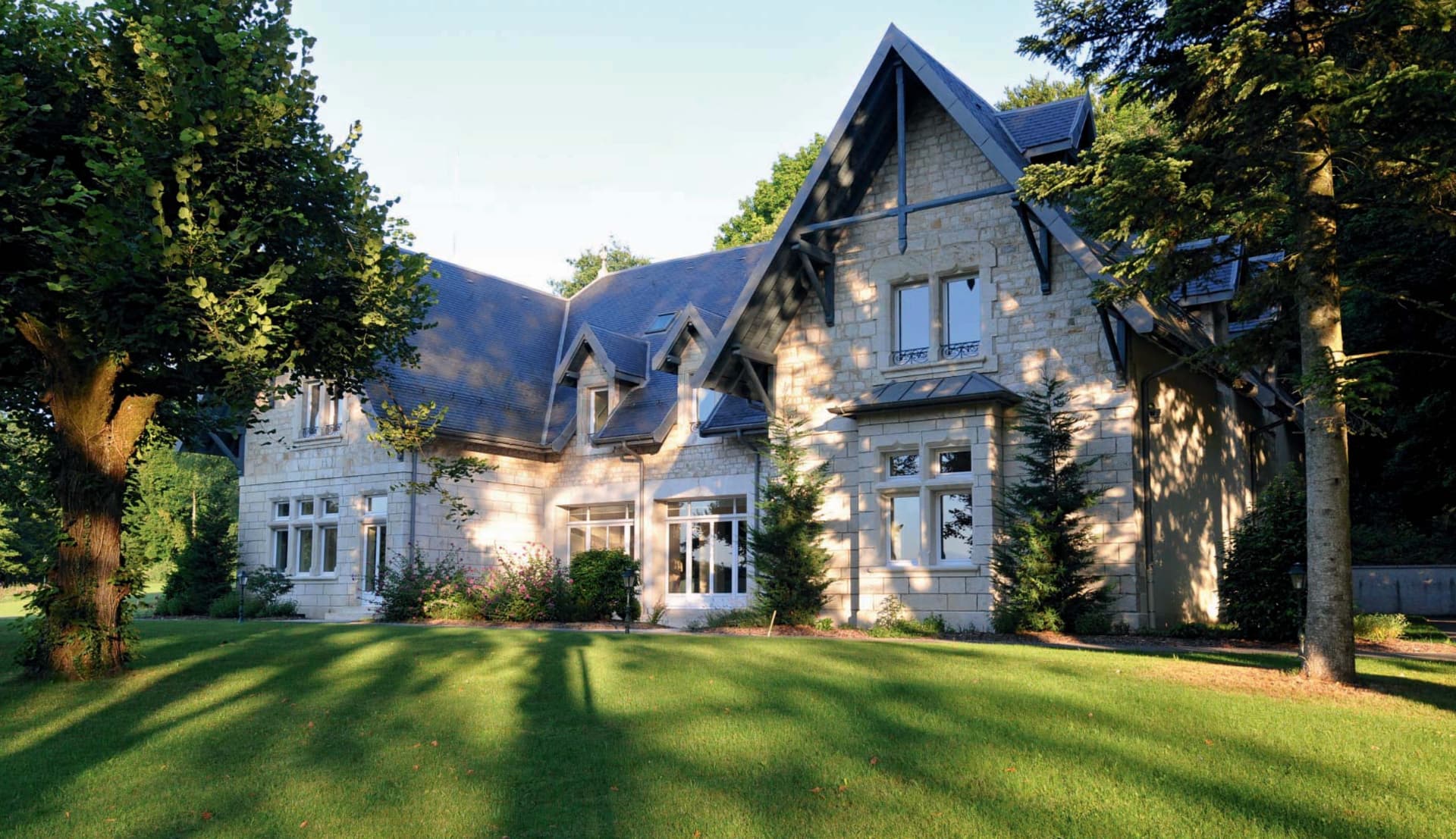 Maison du domaine dans le parc