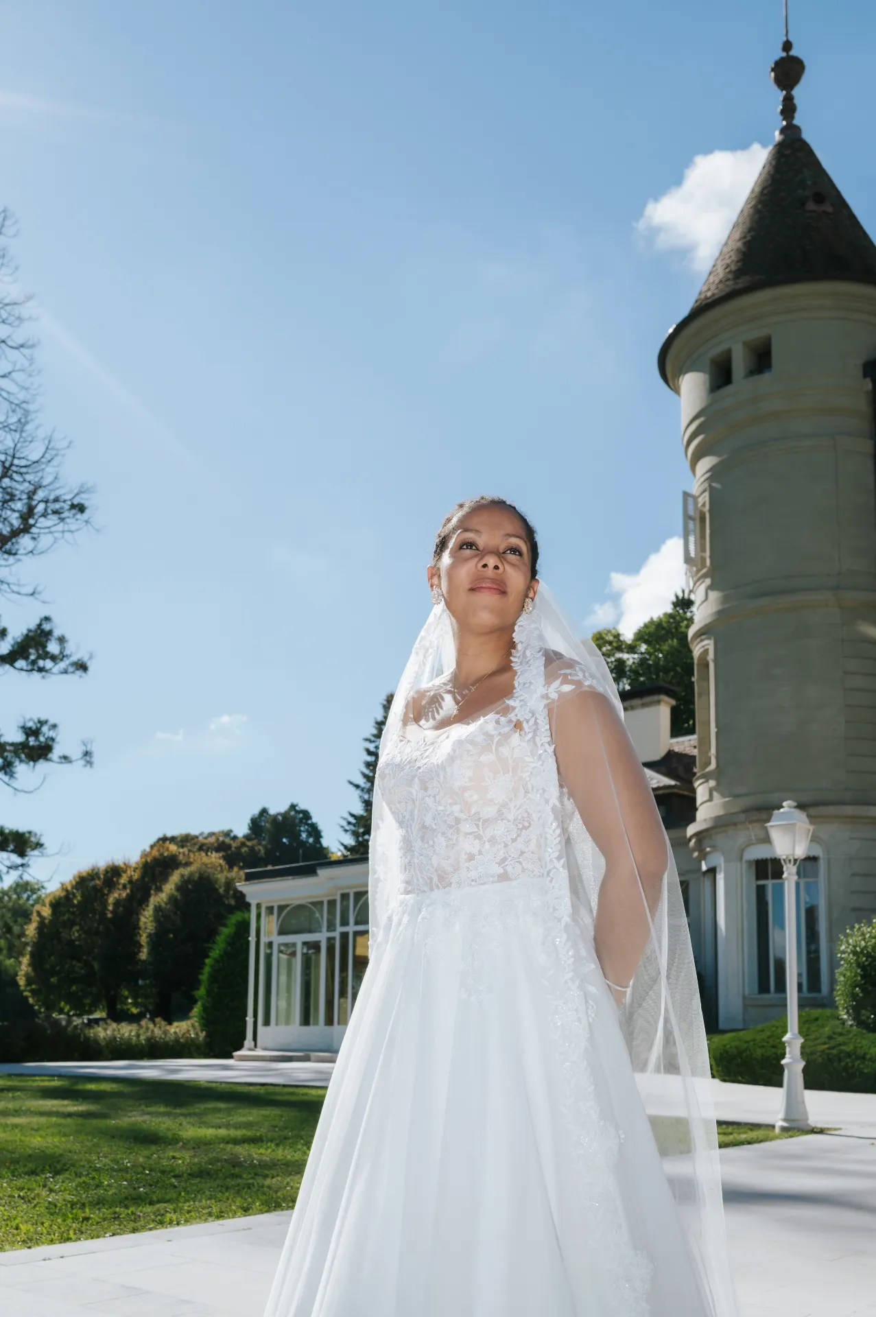 Mariée devant le Château
